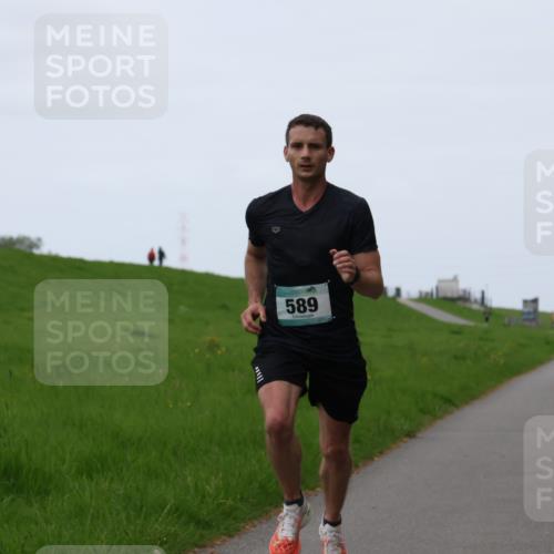 04.05.2025 - 8. Wedeler Halbmarathon Yannick Fuchs http://msf.ph/oto/7820471 04.05.2025 11:08:17 Laufen 589 meine-sportfotos.de
