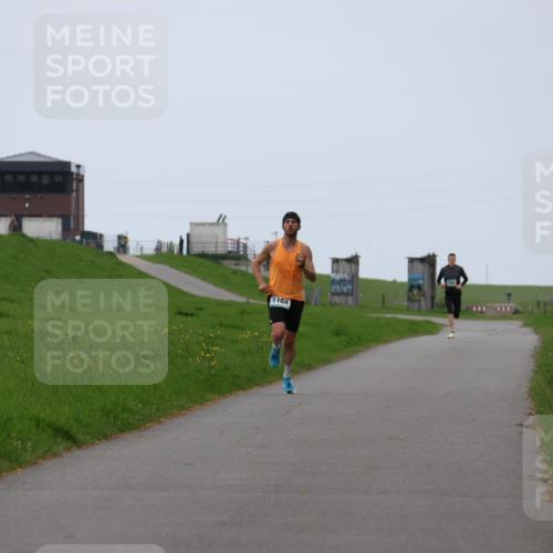 04.05.2025 - 8. Wedeler Halbmarathon Yannick Fuchs http://msf.ph/oto/7820491 04.05.2025 11:08:59 Laufen 1184 meine-sportfotos.de