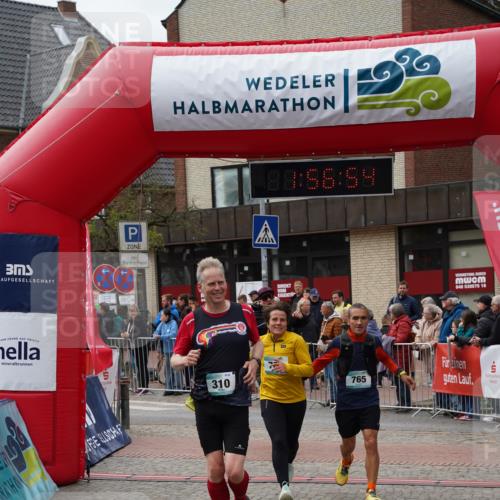 04.05.2025 - 8. Wedeler Halbmarathon Felixshl http://msf.ph/oto/7820514 04.05.2025 11:56:52 Ziel 190, 310, 765, 766 meine-sportfotos.de
