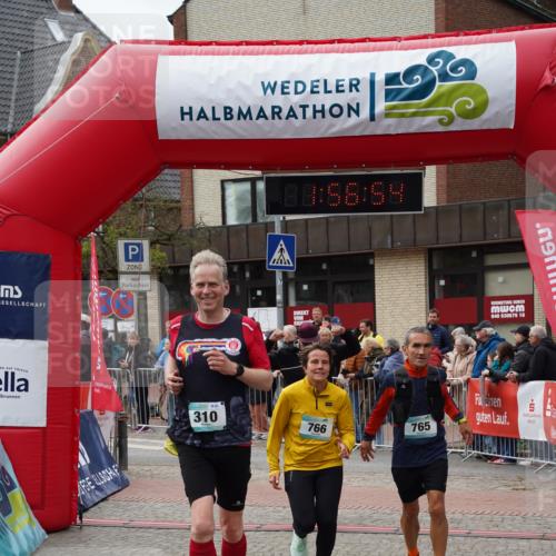 04.05.2025 - 8. Wedeler Halbmarathon Felixshl http://msf.ph/oto/7820552 04.05.2025 11:56:52 Ziel 190, 310, 765, 766 meine-sportfotos.de