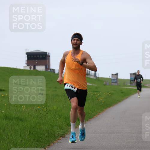 04.05.2025 - 8. Wedeler Halbmarathon Yannick Fuchs http://msf.ph/oto/7820606 04.05.2025 11:09:06 Laufen 1184 meine-sportfotos.de