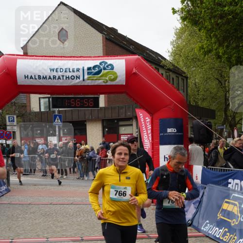 04.05.2025 - 8. Wedeler Halbmarathon Felixshl http://msf.ph/oto/7820626 04.05.2025 11:56:54 Ziel 148, 190, 310, 420, 765, 766 meine-sportfotos.de