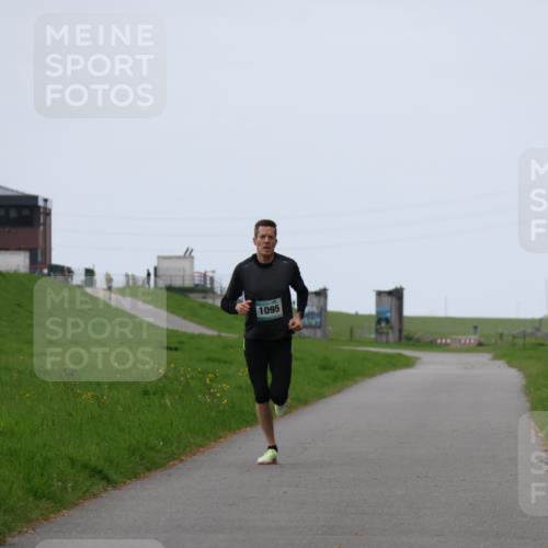 04.05.2025 - 8. Wedeler Halbmarathon Yannick Fuchs http://msf.ph/oto/7820699 04.05.2025 11:09:17 Laufen 1095 meine-sportfotos.de