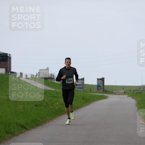 04.05.2025 - 8. Wedeler Halbmarathon Yannick Fuchs http://msf.ph/oto/7820701 04.05.2025 11:09:17 Laufen 1095 meine-sportfotos.de