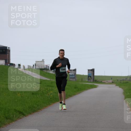 04.05.2025 - 8. Wedeler Halbmarathon Yannick Fuchs http://msf.ph/oto/7820705 04.05.2025 11:09:17 Laufen 1095 meine-sportfotos.de