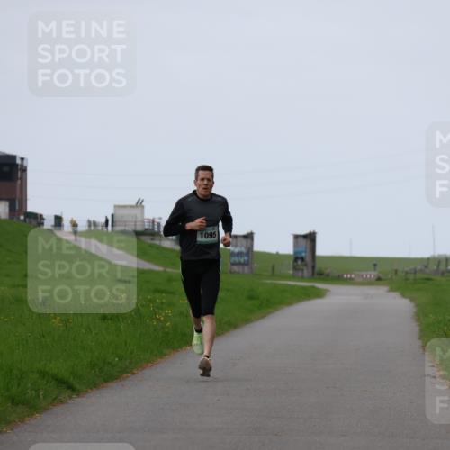04.05.2025 - 8. Wedeler Halbmarathon Yannick Fuchs http://msf.ph/oto/7820710 04.05.2025 11:09:17 Laufen 1095 meine-sportfotos.de