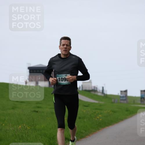 04.05.2025 - 8. Wedeler Halbmarathon Yannick Fuchs http://msf.ph/oto/7820830 04.05.2025 11:09:21 Laufen 1095 meine-sportfotos.de