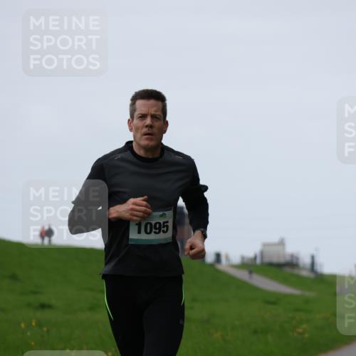 04.05.2025 - 8. Wedeler Halbmarathon Yannick Fuchs http://msf.ph/oto/7820852 04.05.2025 11:09:22 Laufen 1095 meine-sportfotos.de
