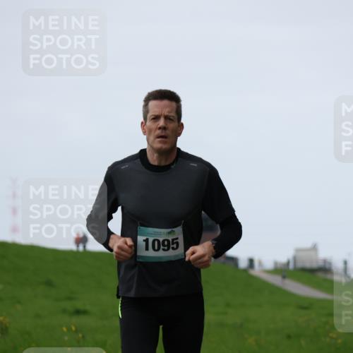 04.05.2025 - 8. Wedeler Halbmarathon Yannick Fuchs http://msf.ph/oto/7820868 04.05.2025 11:09:23 Laufen 1095 meine-sportfotos.de