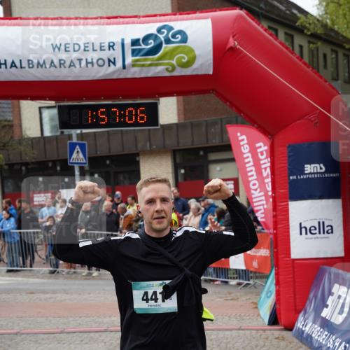 04.05.2025 - 8. Wedeler Halbmarathon Felixshl http://msf.ph/oto/7820883 04.05.2025 11:57:04 Ziel 11, 441 meine-sportfotos.de