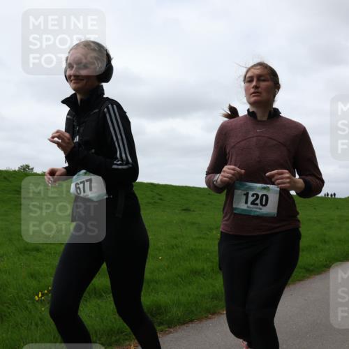 04.05.2025 - 8. Wedeler Halbmarathon Yannick Fuchs http://msf.ph/oto/7820885 04.05.2025 12:05:12 Laufen 677, 8, 120 meine-sportfotos.de