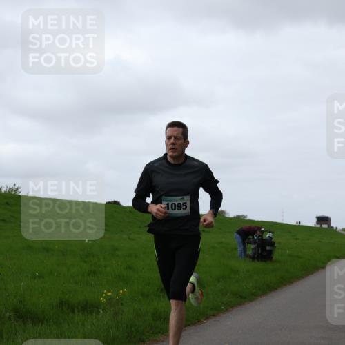 04.05.2025 - 8. Wedeler Halbmarathon Yannick Fuchs http://msf.ph/oto/7820887 04.05.2025 11:09:25 Laufen 1095 meine-sportfotos.de
