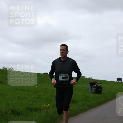 04.05.2025 - 8. Wedeler Halbmarathon Yannick Fuchs http://msf.ph/oto/7820891 04.05.2025 11:09:25 Laufen 1095 meine-sportfotos.de