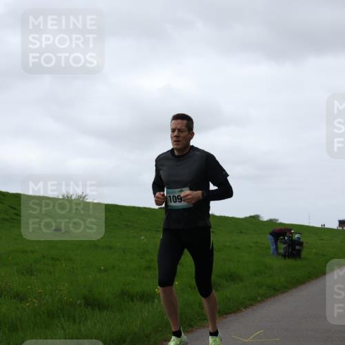 04.05.2025 - 8. Wedeler Halbmarathon Yannick Fuchs http://msf.ph/oto/7820903 04.05.2025 11:09:25 Laufen 109 meine-sportfotos.de