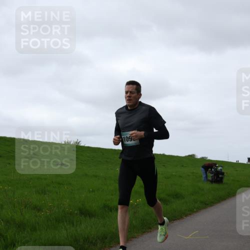 04.05.2025 - 8. Wedeler Halbmarathon Yannick Fuchs http://msf.ph/oto/7820904 04.05.2025 11:09:25 Laufen 109 meine-sportfotos.de