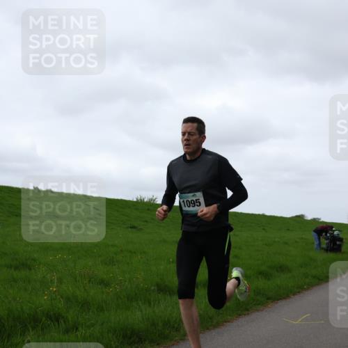 04.05.2025 - 8. Wedeler Halbmarathon Yannick Fuchs http://msf.ph/oto/7820915 04.05.2025 11:09:25 Laufen 1095 meine-sportfotos.de