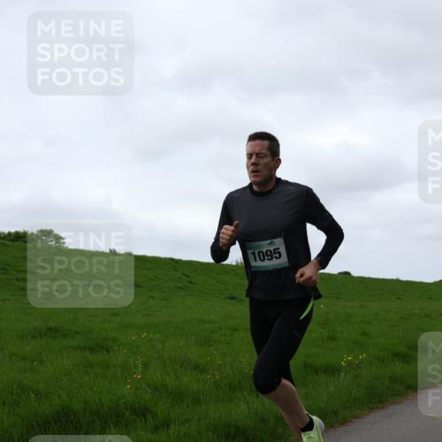 04.05.2025 - 8. Wedeler Halbmarathon Yannick Fuchs http://msf.ph/oto/7820924 04.05.2025 11:09:25 Laufen 1095 meine-sportfotos.de