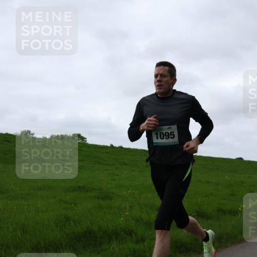 04.05.2025 - 8. Wedeler Halbmarathon Yannick Fuchs http://msf.ph/oto/7820935 04.05.2025 11:09:25 Laufen 1095 meine-sportfotos.de