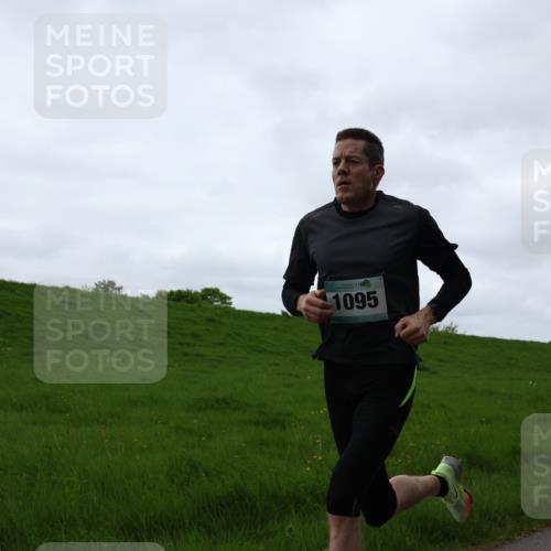 04.05.2025 - 8. Wedeler Halbmarathon Yannick Fuchs http://msf.ph/oto/7820942 04.05.2025 11:09:25 Laufen 1095 meine-sportfotos.de
