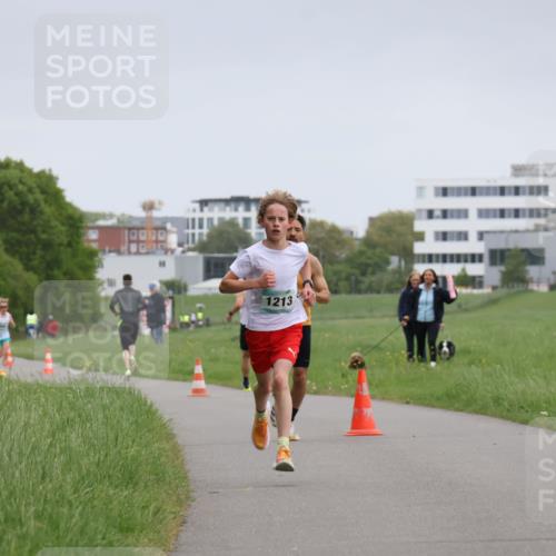 04.05.2025 - 8. Wedeler Halbmarathon Yannick Fuchs http://msf.ph/oto/7820960 04.05.2025 11:09:49 Laufen 1213 meine-sportfotos.de