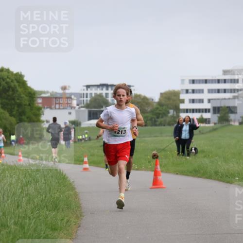 04.05.2025 - 8. Wedeler Halbmarathon Yannick Fuchs http://msf.ph/oto/7820964 04.05.2025 11:09:49 Laufen 213 meine-sportfotos.de