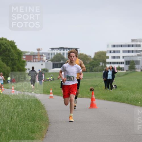 04.05.2025 - 8. Wedeler Halbmarathon Yannick Fuchs http://msf.ph/oto/7820968 04.05.2025 11:09:49 Laufen 1213 meine-sportfotos.de