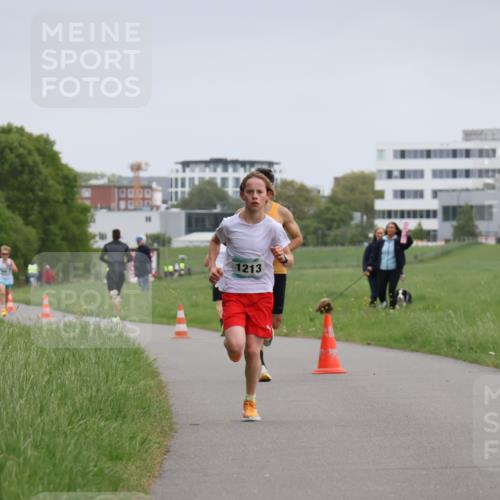 04.05.2025 - 8. Wedeler Halbmarathon Yannick Fuchs http://msf.ph/oto/7820972 04.05.2025 11:09:49 Laufen 1213 meine-sportfotos.de