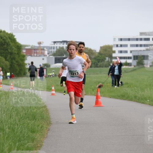 04.05.2025 - 8. Wedeler Halbmarathon Yannick Fuchs http://msf.ph/oto/7820991 04.05.2025 11:09:49 Laufen 34, 1213 meine-sportfotos.de