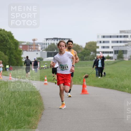04.05.2025 - 8. Wedeler Halbmarathon Yannick Fuchs http://msf.ph/oto/7820998 04.05.2025 11:09:49 Laufen 1213 meine-sportfotos.de
