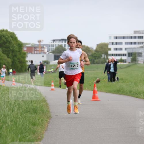 04.05.2025 - 8. Wedeler Halbmarathon Yannick Fuchs http://msf.ph/oto/7821008 04.05.2025 11:09:50 Laufen 1213 meine-sportfotos.de