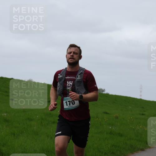 04.05.2025 - 8. Wedeler Halbmarathon Yannick Fuchs http://msf.ph/oto/7821021 04.05.2025 11:27:59 Laufen 170 meine-sportfotos.de