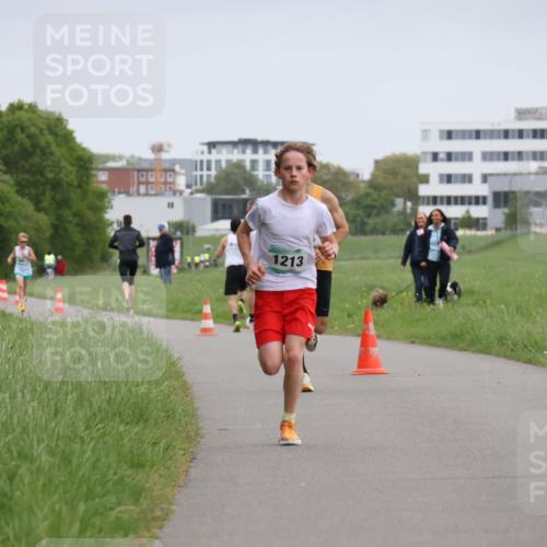 04.05.2025 - 8. Wedeler Halbmarathon Yannick Fuchs http://msf.ph/oto/7821025 04.05.2025 11:09:50 Laufen 1213 meine-sportfotos.de