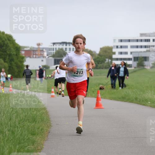 04.05.2025 - 8. Wedeler Halbmarathon Yannick Fuchs http://msf.ph/oto/7821036 04.05.2025 11:09:50 Laufen 213 meine-sportfotos.de