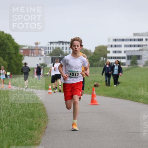 04.05.2025 - 8. Wedeler Halbmarathon Yannick Fuchs http://msf.ph/oto/7821040 04.05.2025 11:09:50 Laufen 1213 meine-sportfotos.de