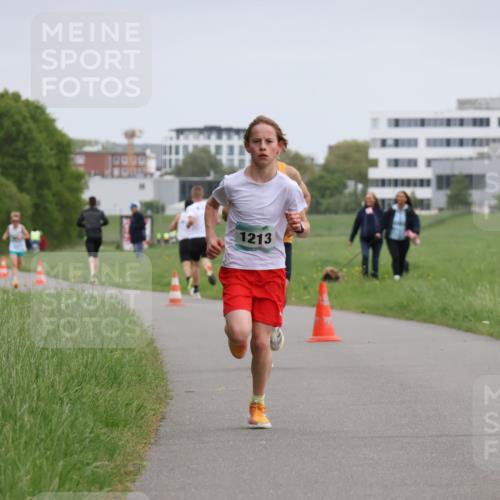 04.05.2025 - 8. Wedeler Halbmarathon Yannick Fuchs http://msf.ph/oto/7821044 04.05.2025 11:09:51 Laufen 1213 meine-sportfotos.de