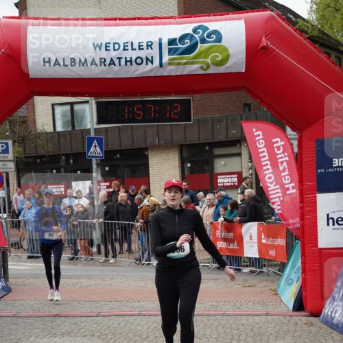 04.05.2025 - 8. Wedeler Halbmarathon Felixshl http://msf.ph/oto/7821045 04.05.2025 11:57:10 Ziel 80, 306 meine-sportfotos.de