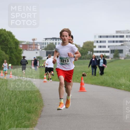 04.05.2025 - 8. Wedeler Halbmarathon Yannick Fuchs http://msf.ph/oto/7821056 04.05.2025 11:09:51 Laufen 1213 meine-sportfotos.de