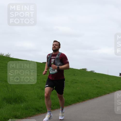 04.05.2025 - 8. Wedeler Halbmarathon Yannick Fuchs http://msf.ph/oto/7821058 04.05.2025 11:28:00 Laufen 170 meine-sportfotos.de