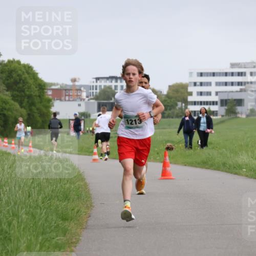 04.05.2025 - 8. Wedeler Halbmarathon Yannick Fuchs http://msf.ph/oto/7821060 04.05.2025 11:09:51 Laufen 10000, 1213 meine-sportfotos.de
