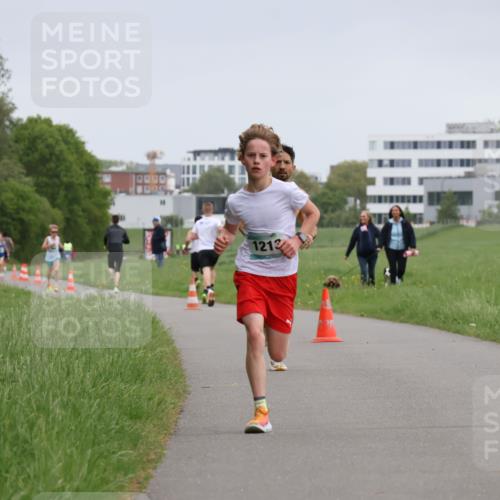 04.05.2025 - 8. Wedeler Halbmarathon Yannick Fuchs http://msf.ph/oto/7821064 04.05.2025 11:09:51 Laufen 1212 meine-sportfotos.de