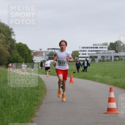 04.05.2025 - 8. Wedeler Halbmarathon Yannick Fuchs http://msf.ph/oto/7821067 04.05.2025 11:09:51 Laufen 1213 meine-sportfotos.de