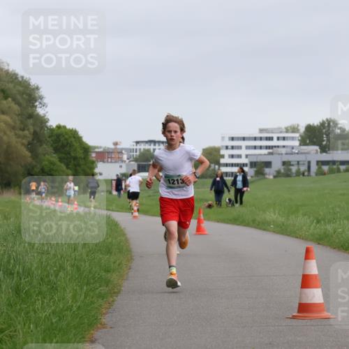 04.05.2025 - 8. Wedeler Halbmarathon Yannick Fuchs http://msf.ph/oto/7821078 04.05.2025 11:09:51 Laufen 1213 meine-sportfotos.de