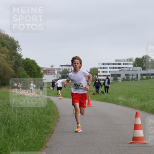 04.05.2025 - 8. Wedeler Halbmarathon Yannick Fuchs http://msf.ph/oto/7821083 04.05.2025 11:09:52 Laufen 1213 meine-sportfotos.de