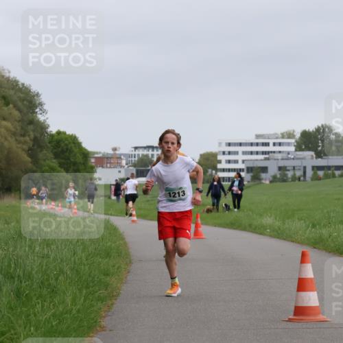 04.05.2025 - 8. Wedeler Halbmarathon Yannick Fuchs http://msf.ph/oto/7821089 04.05.2025 11:09:52 Laufen 1213 meine-sportfotos.de