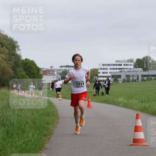 04.05.2025 - 8. Wedeler Halbmarathon Yannick Fuchs http://msf.ph/oto/7821091 04.05.2025 11:09:52 Laufen 1213 meine-sportfotos.de