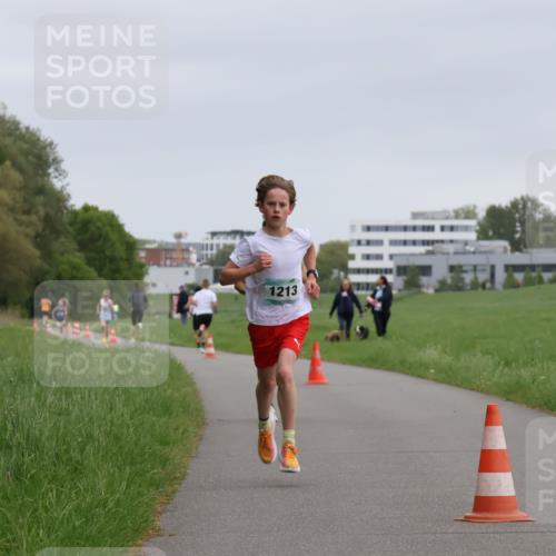 04.05.2025 - 8. Wedeler Halbmarathon Yannick Fuchs http://msf.ph/oto/7821097 04.05.2025 11:09:52 Laufen 1213 meine-sportfotos.de