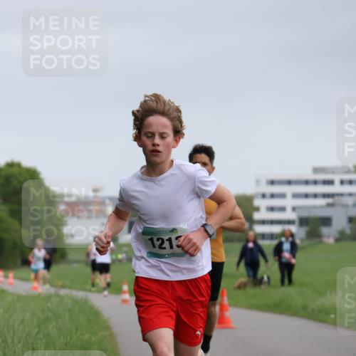 04.05.2025 - 8. Wedeler Halbmarathon Yannick Fuchs http://msf.ph/oto/7821114 04.05.2025 11:09:53 Laufen 1213 meine-sportfotos.de