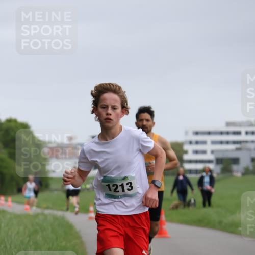 04.05.2025 - 8. Wedeler Halbmarathon Yannick Fuchs http://msf.ph/oto/7821119 04.05.2025 11:09:53 Laufen 1213 meine-sportfotos.de