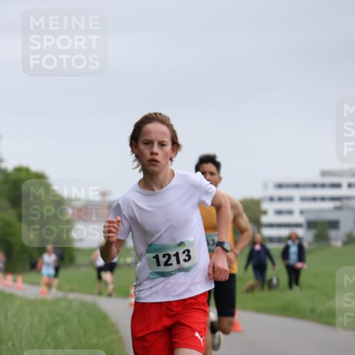 04.05.2025 - 8. Wedeler Halbmarathon Yannick Fuchs http://msf.ph/oto/7821125 04.05.2025 11:09:53 Laufen 1213 meine-sportfotos.de