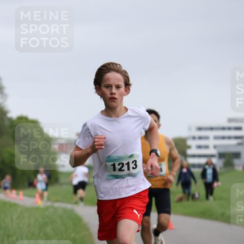 04.05.2025 - 8. Wedeler Halbmarathon Yannick Fuchs http://msf.ph/oto/7821130 04.05.2025 11:09:53 Laufen 1213 meine-sportfotos.de